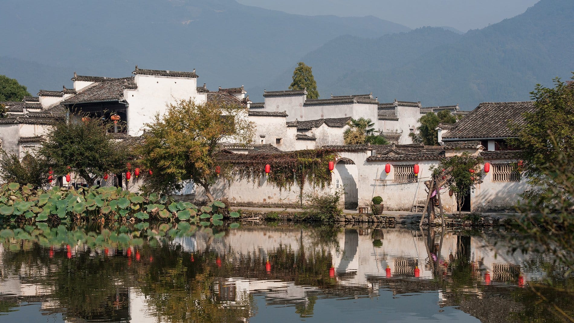 Hongcun~Dating back hundreds of years to the northern Song dynasty, when China’s capital moved to nearby Hangzhou, numerous ancient, pretty villages, such as this one, dot the landscape.